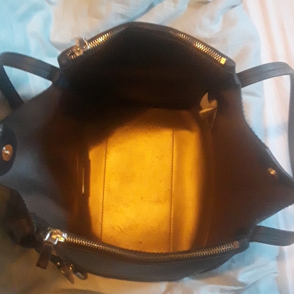 👜 Guess Tote Purse - Picture 4 of 4